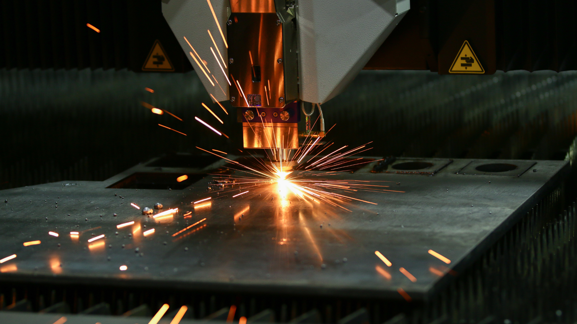Cięcie laserowe 3D stali – czym jest i jakie są jego zalety?