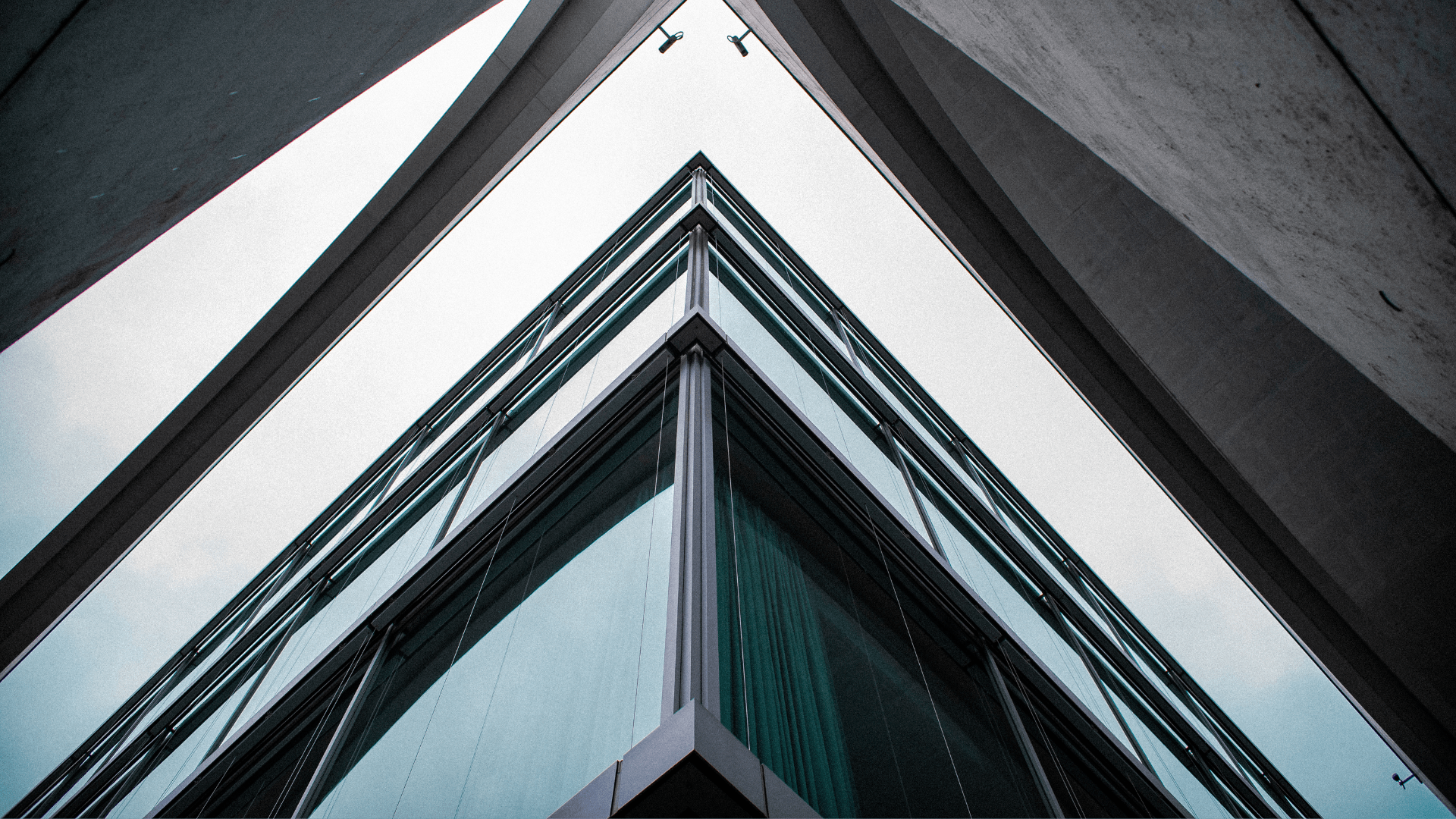 Czy warto inwestować w systemy i okna przeciwpożarowe?